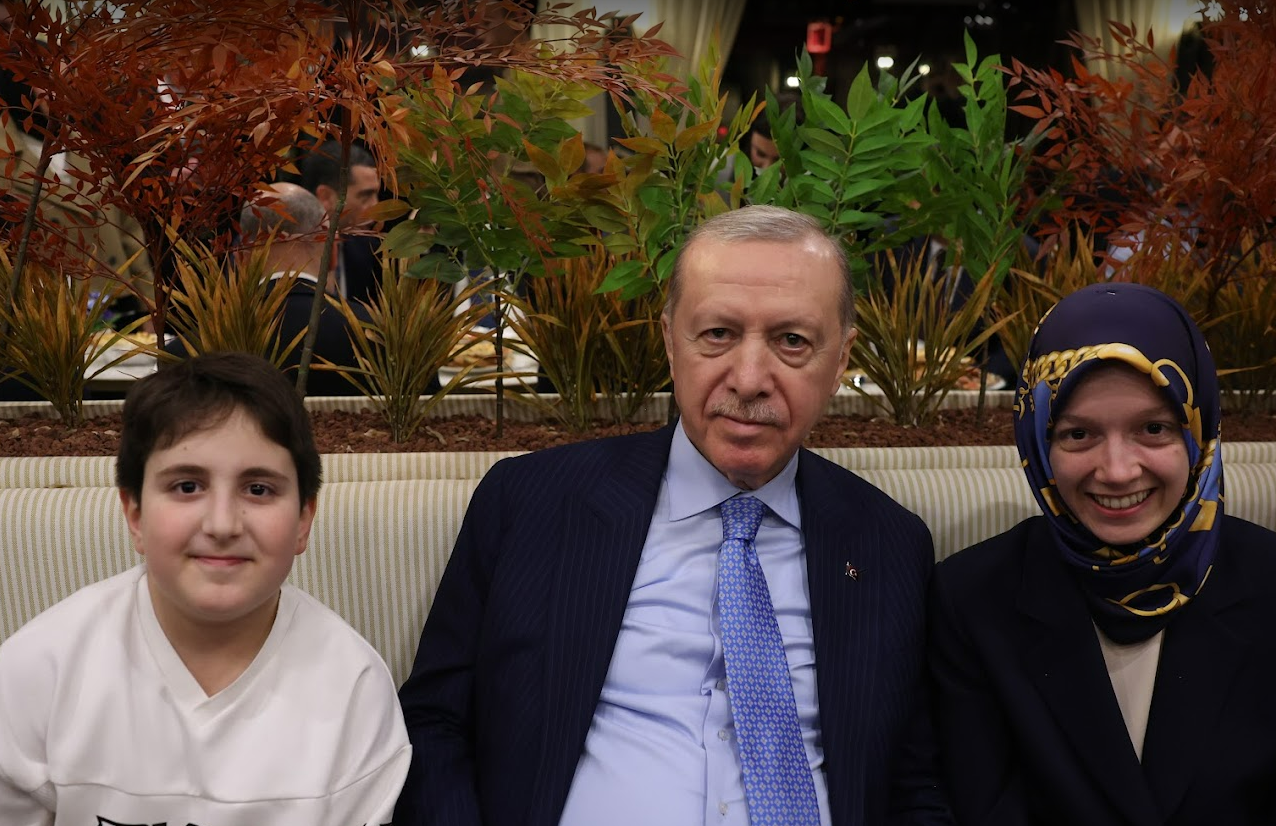 Erdoğan Kafede Gençlerle Buluştu (3)