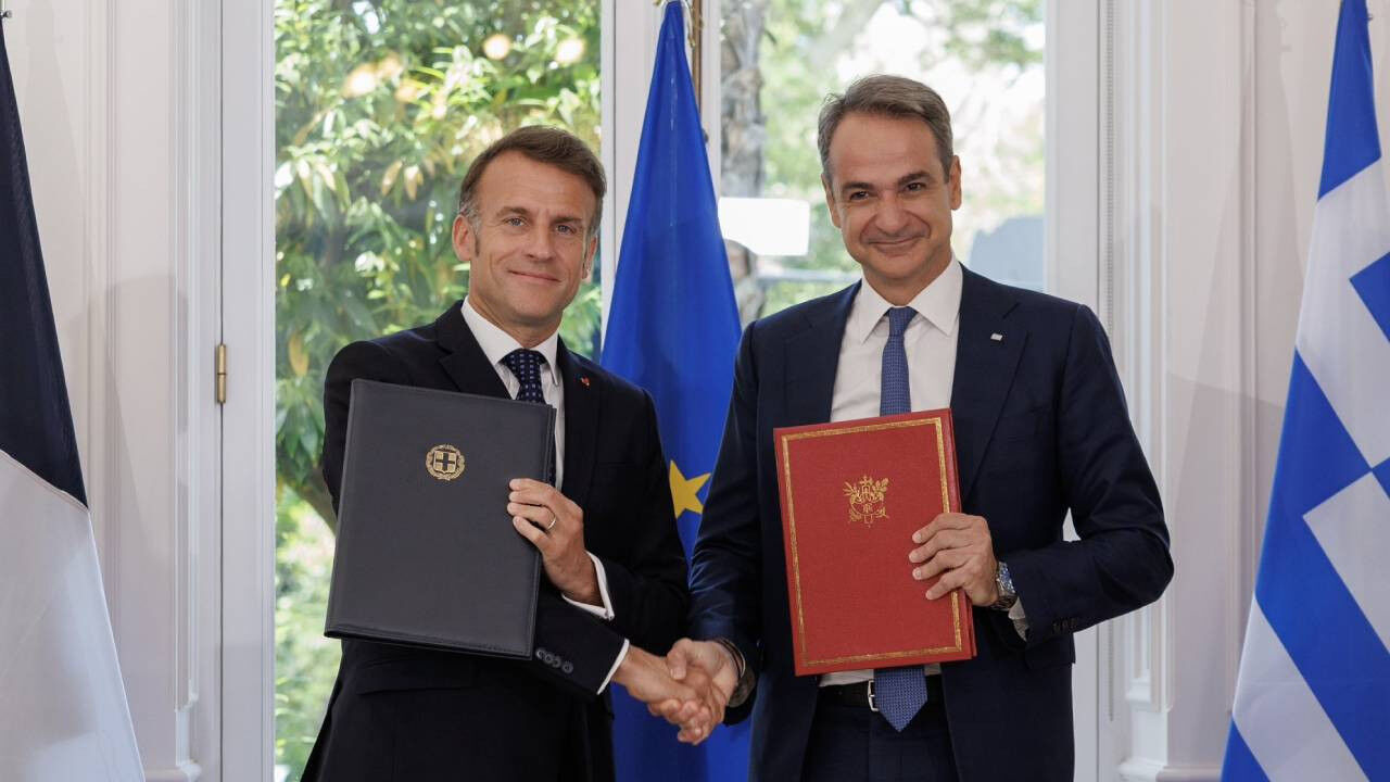 Macron 28