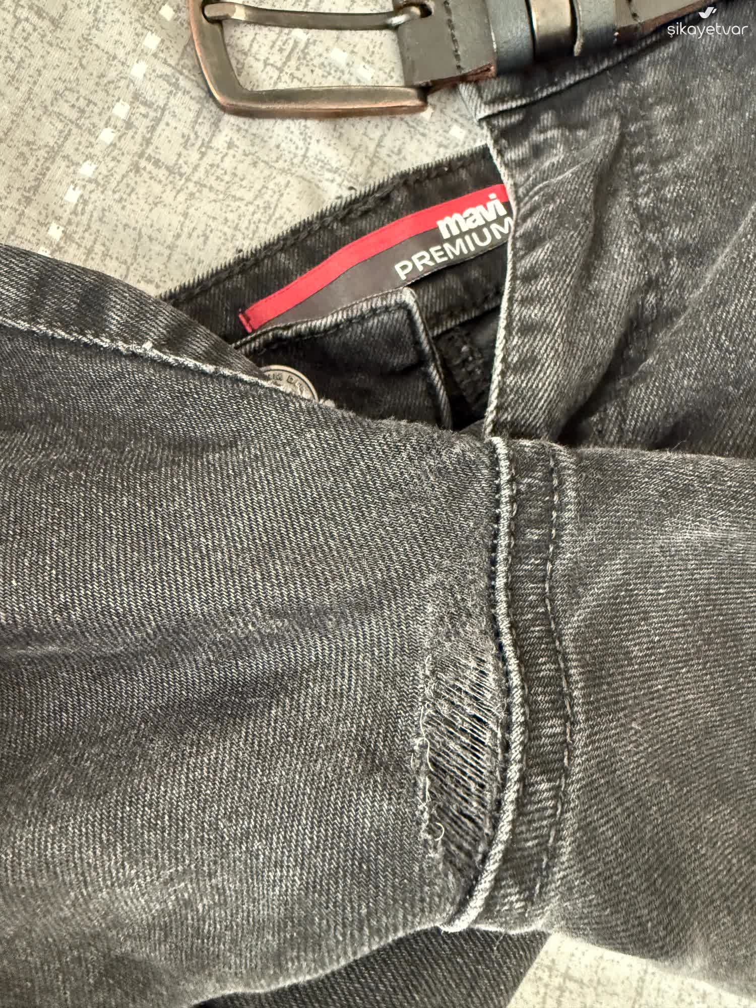 Mavi James Premium Jean Pantolonunda Bacak Arasi Yirtilma 1