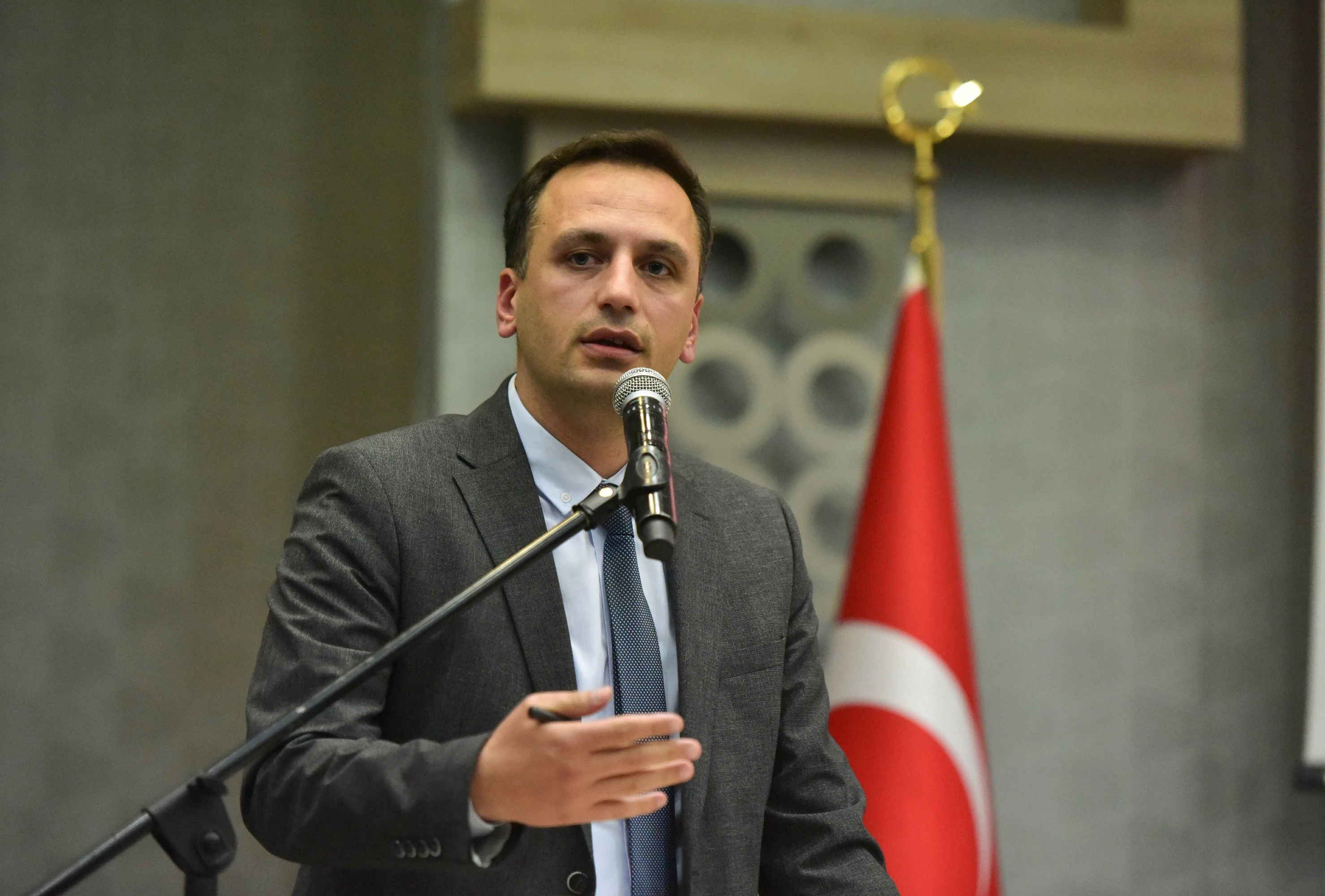 Ömer Eksi̇