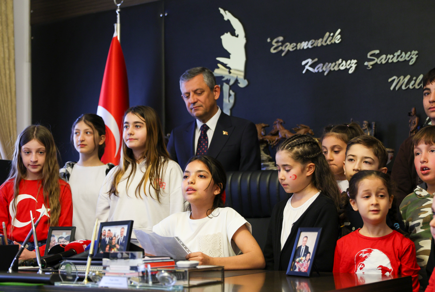 Özgür Özel Koltuğunu Devretti (2)