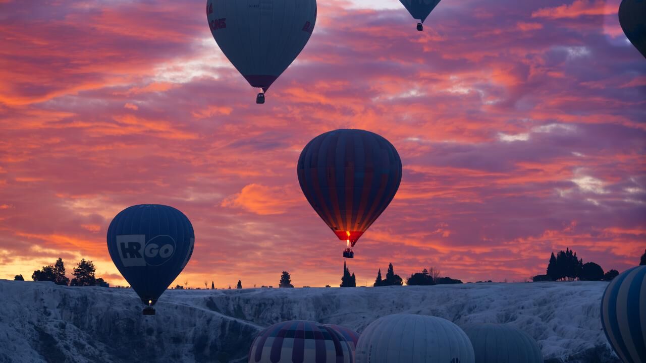 Pamukkale’de balon turları ilgi görmeye devam ediyor