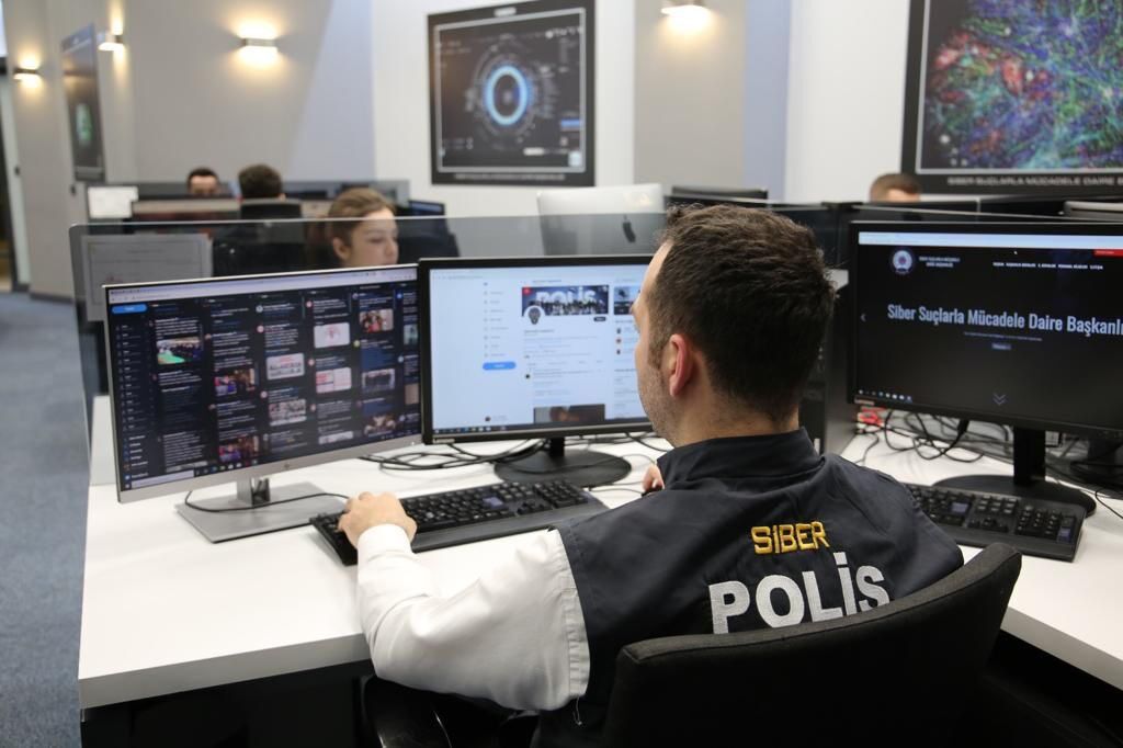 Siber Polis
