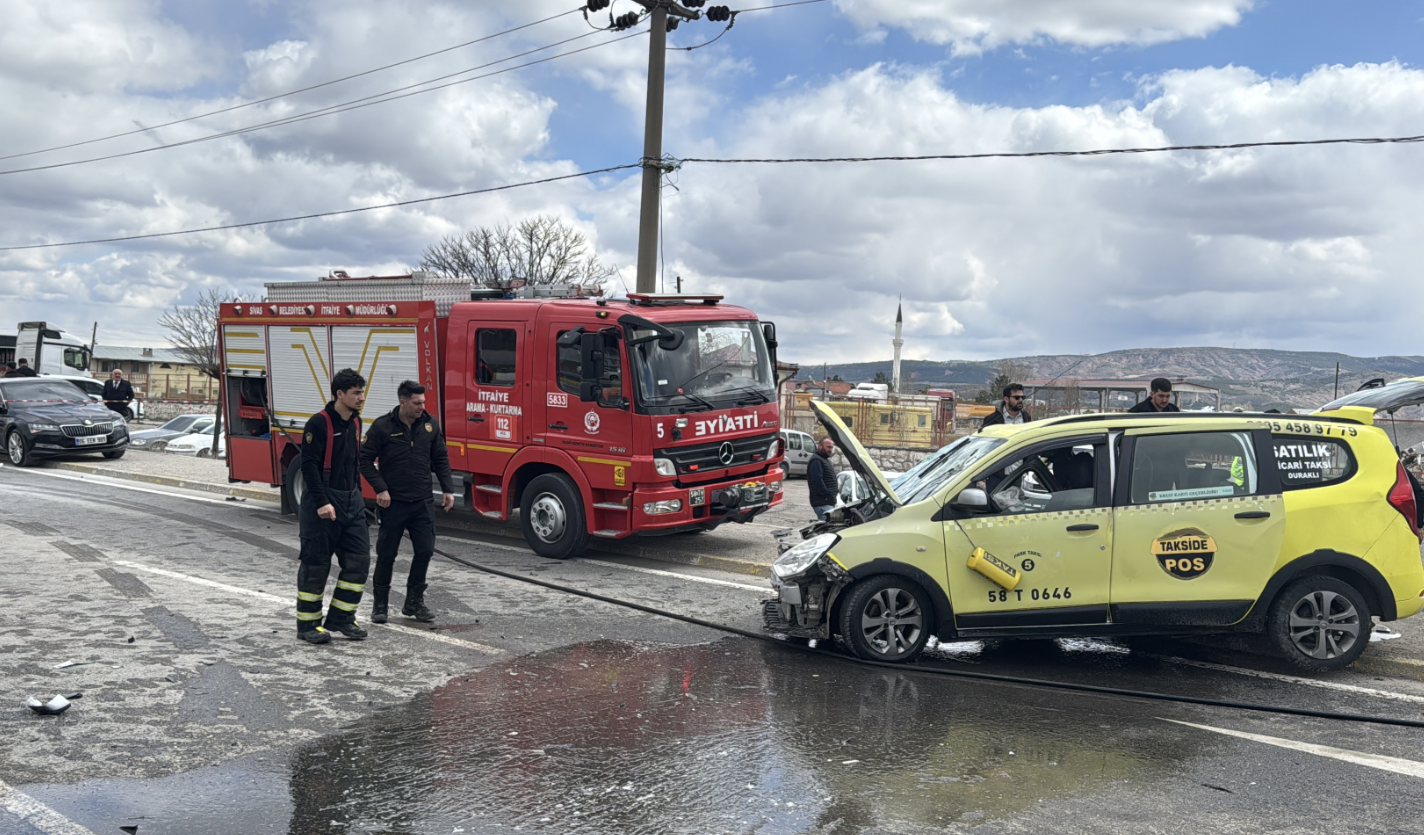 Taksi Otomobil Futbolcular Kaza Sivas