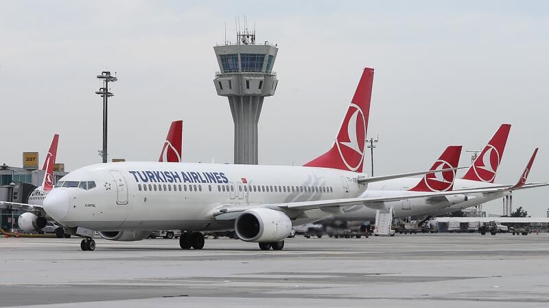 Uçakta akılalmaz olay: Yolcu, kabine tuvaletini yaptı!