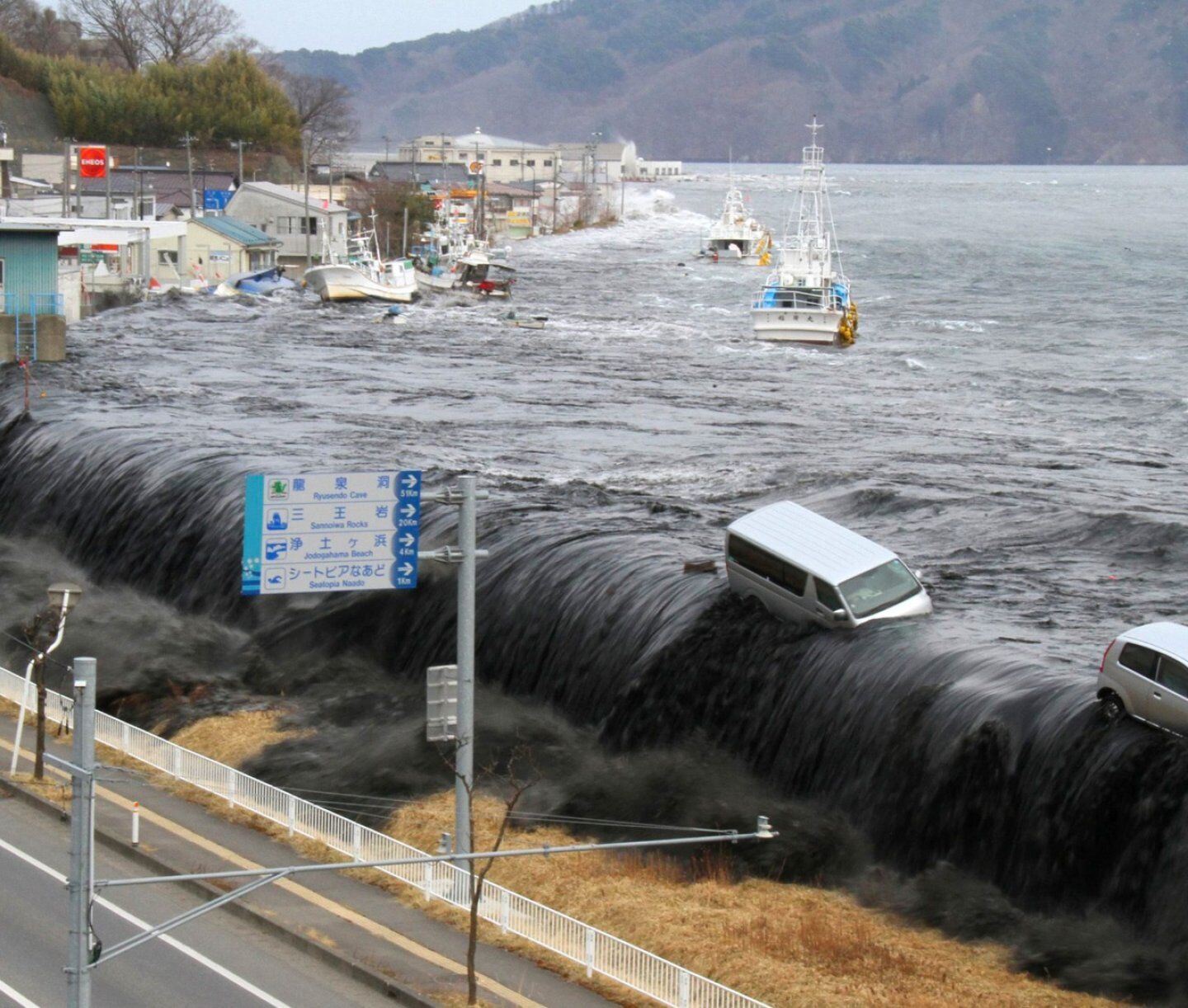 Video Japonya Daki 7 6 Buyuklugundeki Depremin Ardindan Yasanan Tsunamiyi Mi Gos