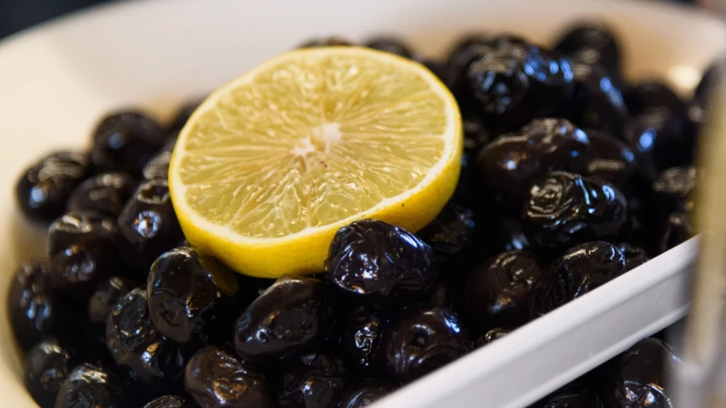 Zehir Gibi Aci Zeytini Bile Bala Ceviriyor Zeytin Saticilarinin Sir Gibi Sakladigi Dogal Yontem Aciklandi 0X5L