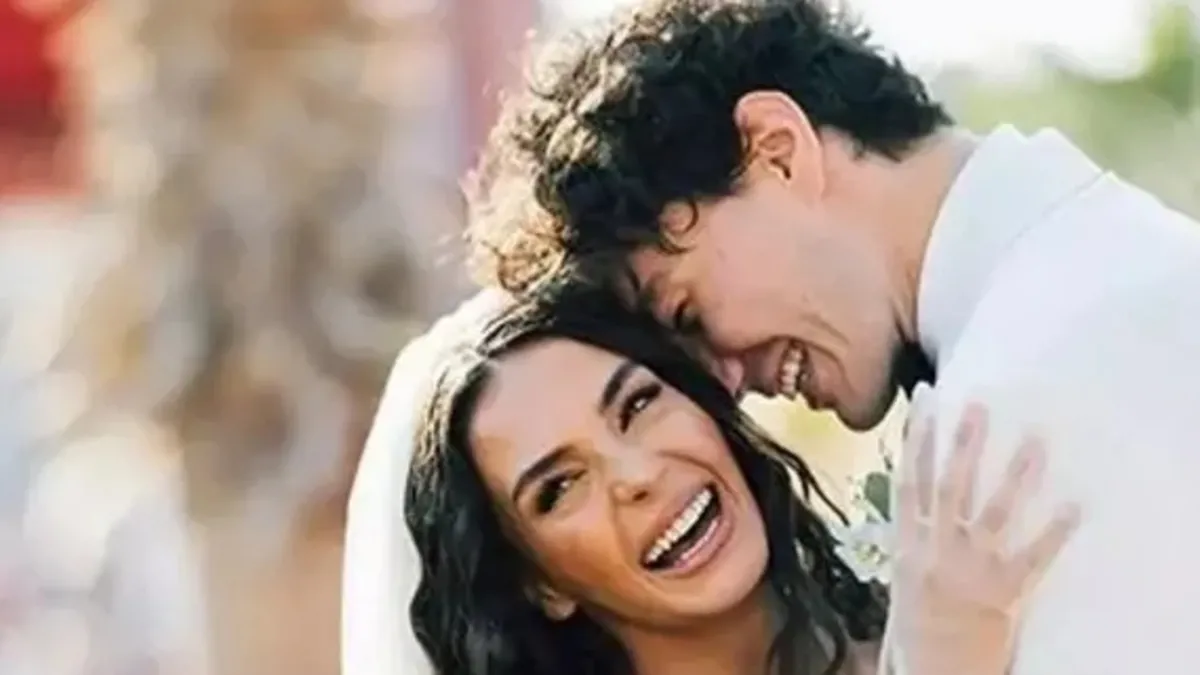 1200X675 Cedi Osman Esi Ebru Sahinin Dogum Gununde Romantikligini Konusturdu O Mesaji Okuyanlar Iste Ask Dedi 1779173230994