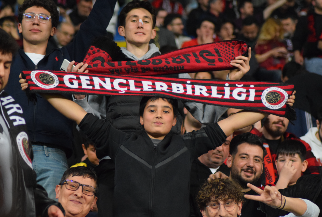 Gençlerbirliği Kasımpaşa Türkinform Taraftar (11)