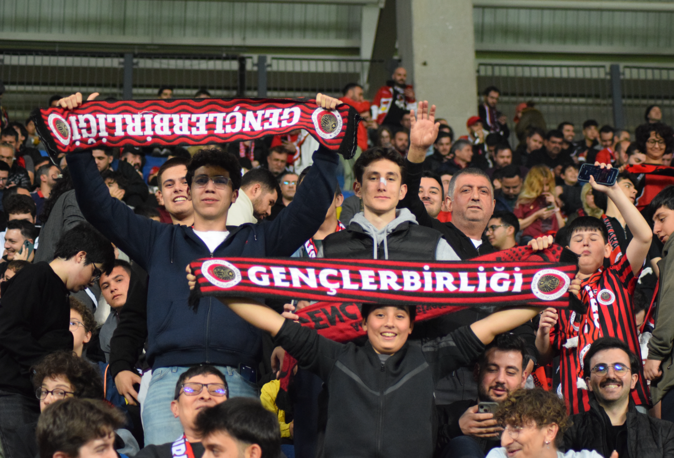 Gençlerbirliği Kasımpaşa Türkinform Taraftar (12)