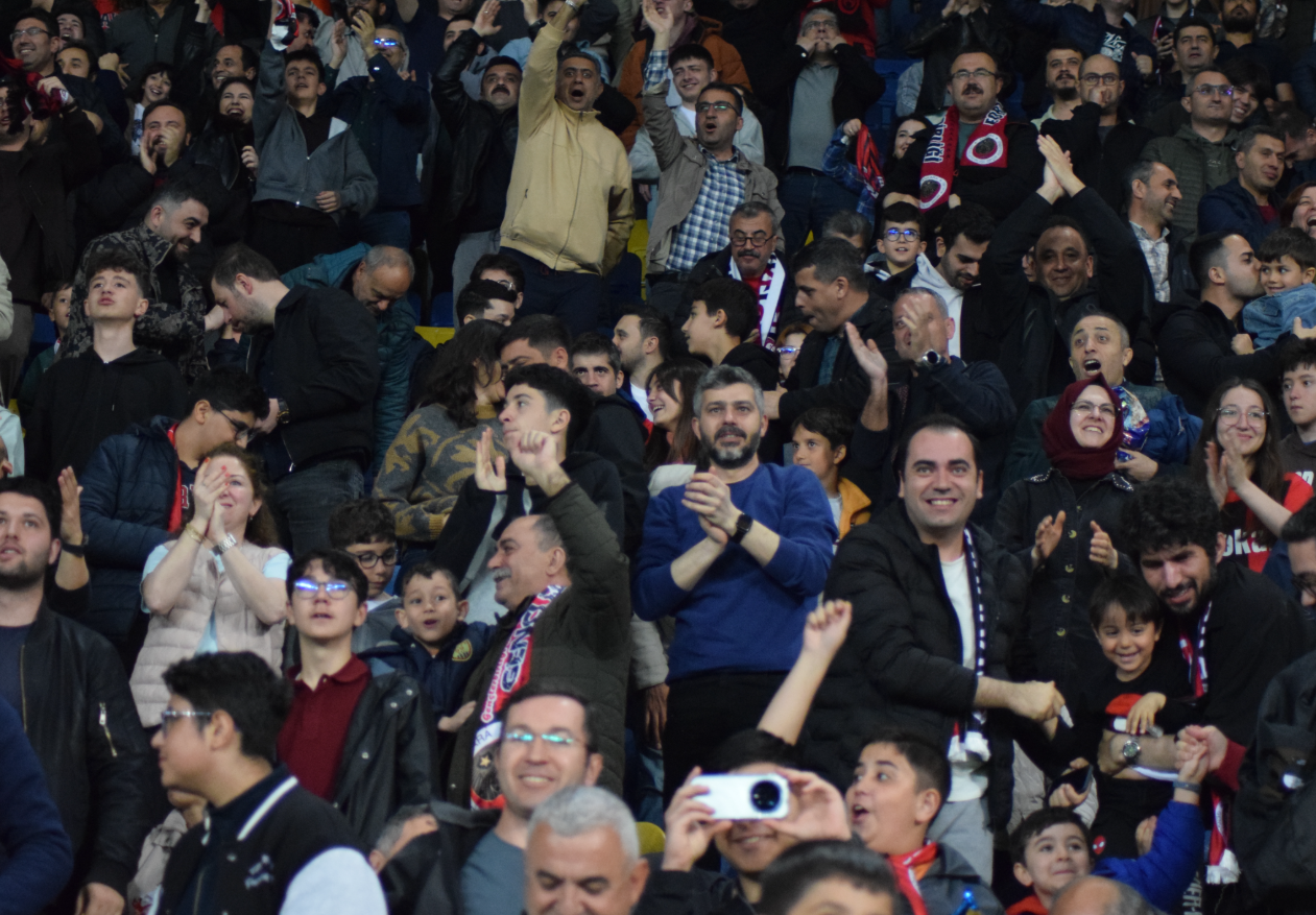 Gençlerbirliği Kasımpaşa Türkinform Taraftar (76)