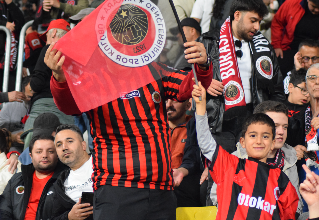 Gençlerbirliği Kasımpaşa Türkinform Taraftar (8)
