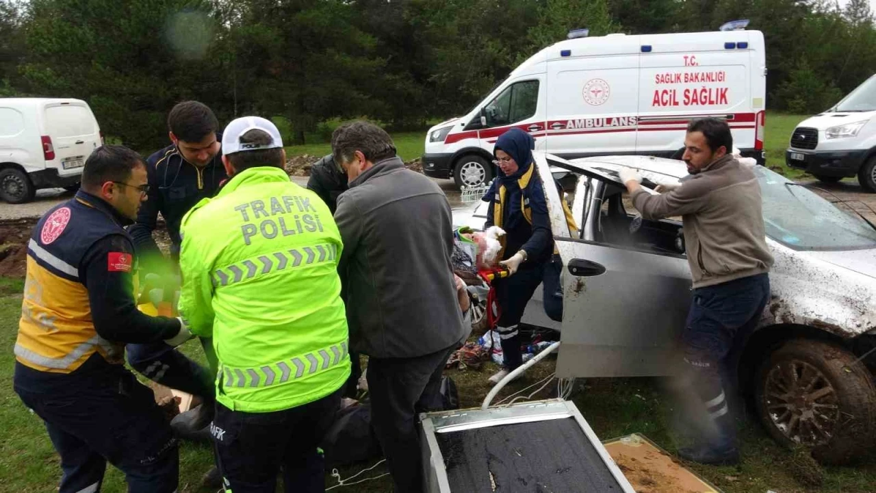 Kastamonu Da Takla Atan Otomobildeki Yasli Cift Yaralandi 56457