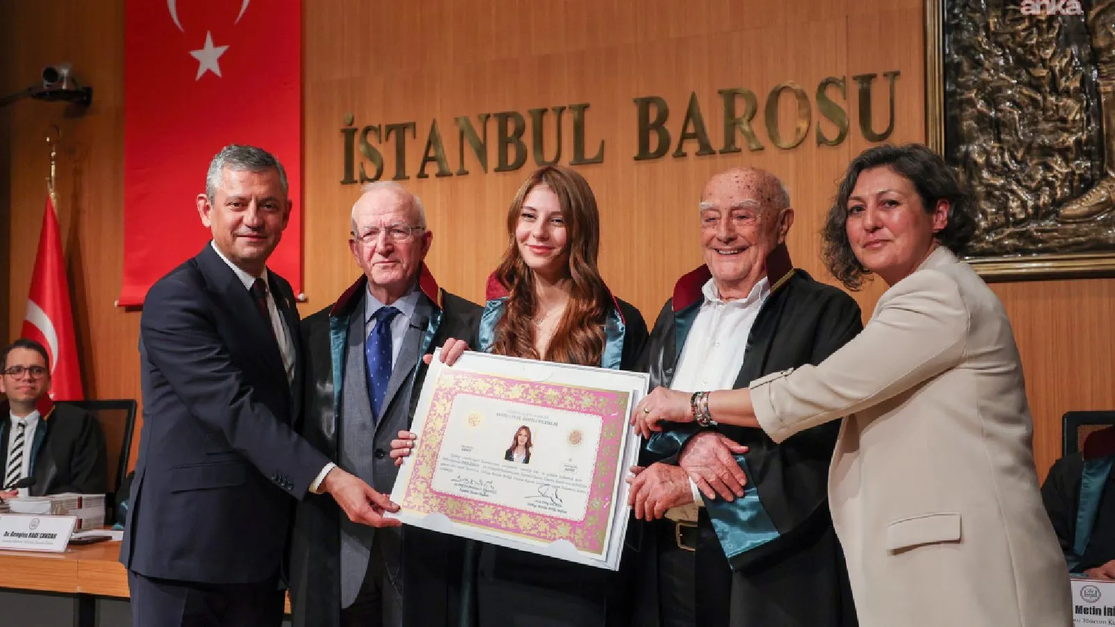 Özgür Özel Kızı (1)-1