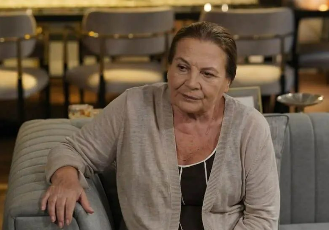 Aliye Uzunatağan Kızılcık Şerbeti Ayrılık (4)