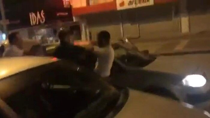Ankara’da Korku Dolu Anlar Trafikte Başlayan Tartışma, Saldırıya Döndü!-1