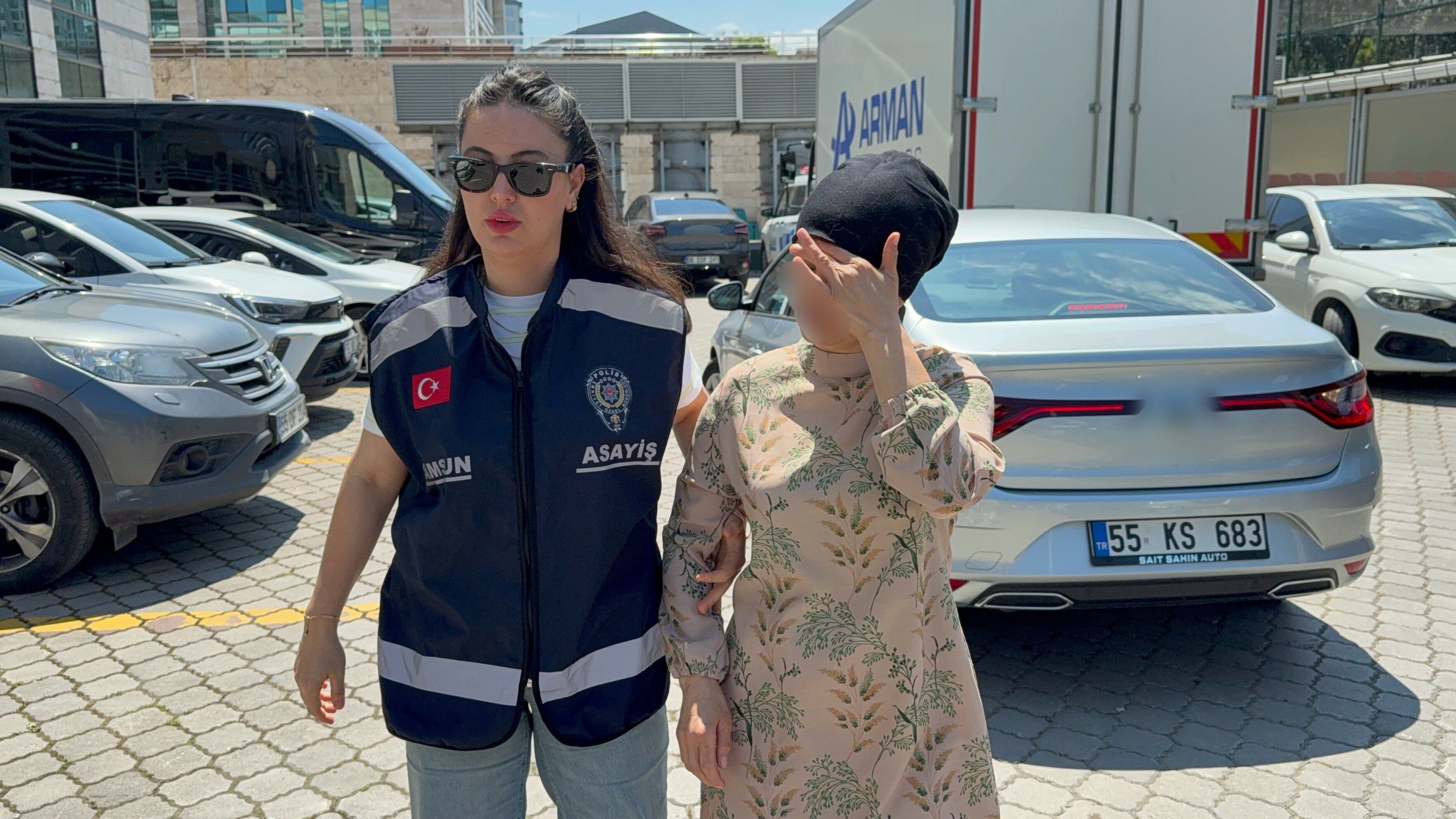 Dizi Sahnesi Gibi Olay 800 Bin Liralık Pırlanta Bileklik Hırsızlığı Temizlik Görevlisi Gözaltında! (2)