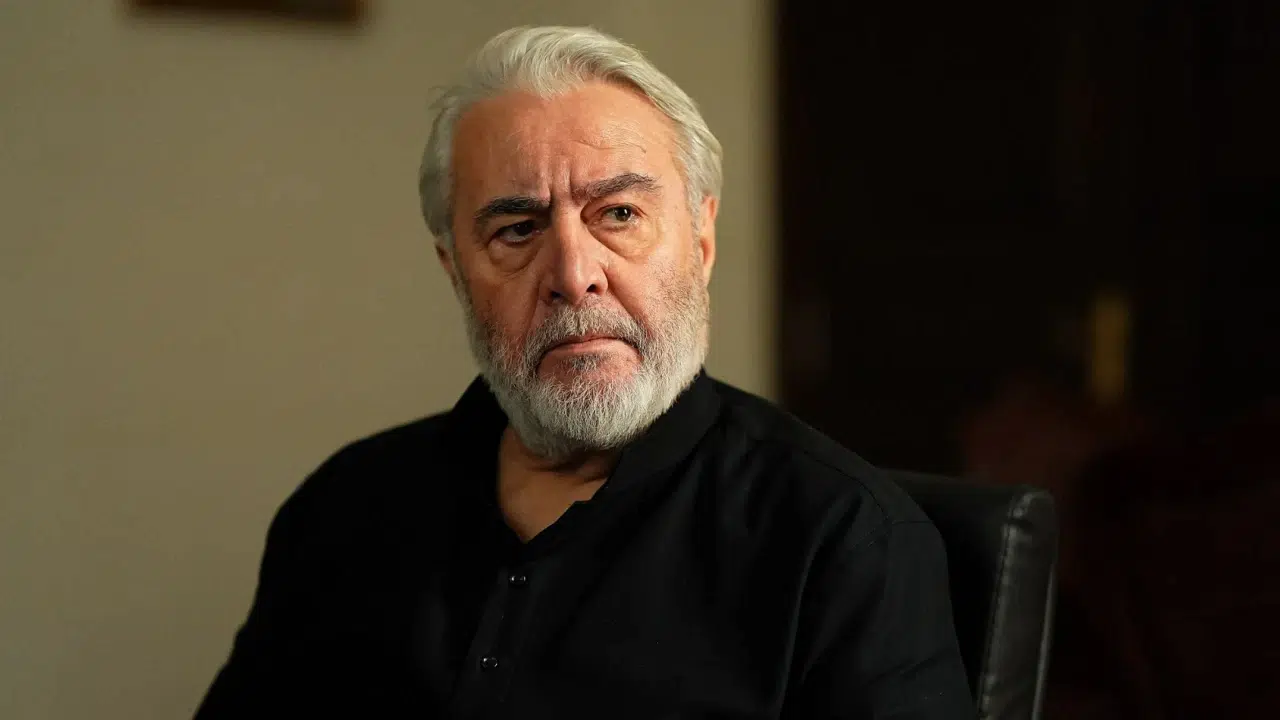 E W By Esref Ruya Ihtiyar Karakteri Kim Ugur Yucel Kimdir Kac Dogumlu Nereli Hangi Dizilerde Oynadi Dizideki Hikayesi Ne