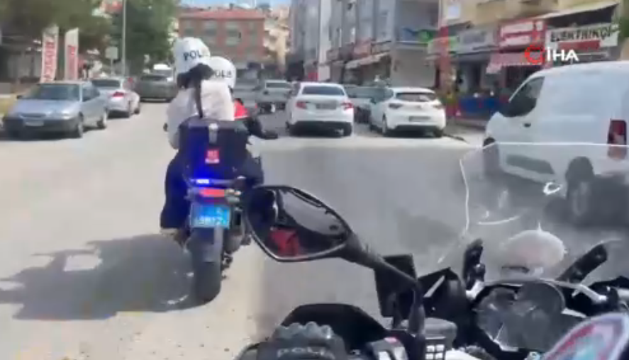 Geleceğe Giden Yolda Polis Desteği! Yks Adayı Son Anda Sınava Yetişti (1)
