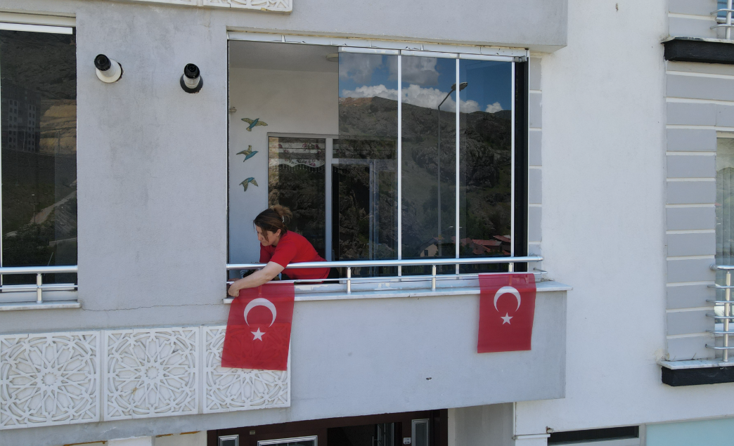 Gümüşhane Kırmızı Beyaz Bayrak 2