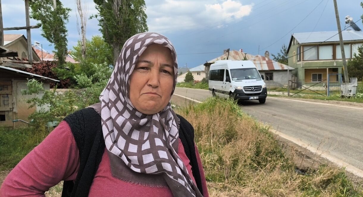 Köyün Ortasından Geçen Yol, Kabusa Döndü! Adanalı Yıllardır Çözüm Arıyor (3)