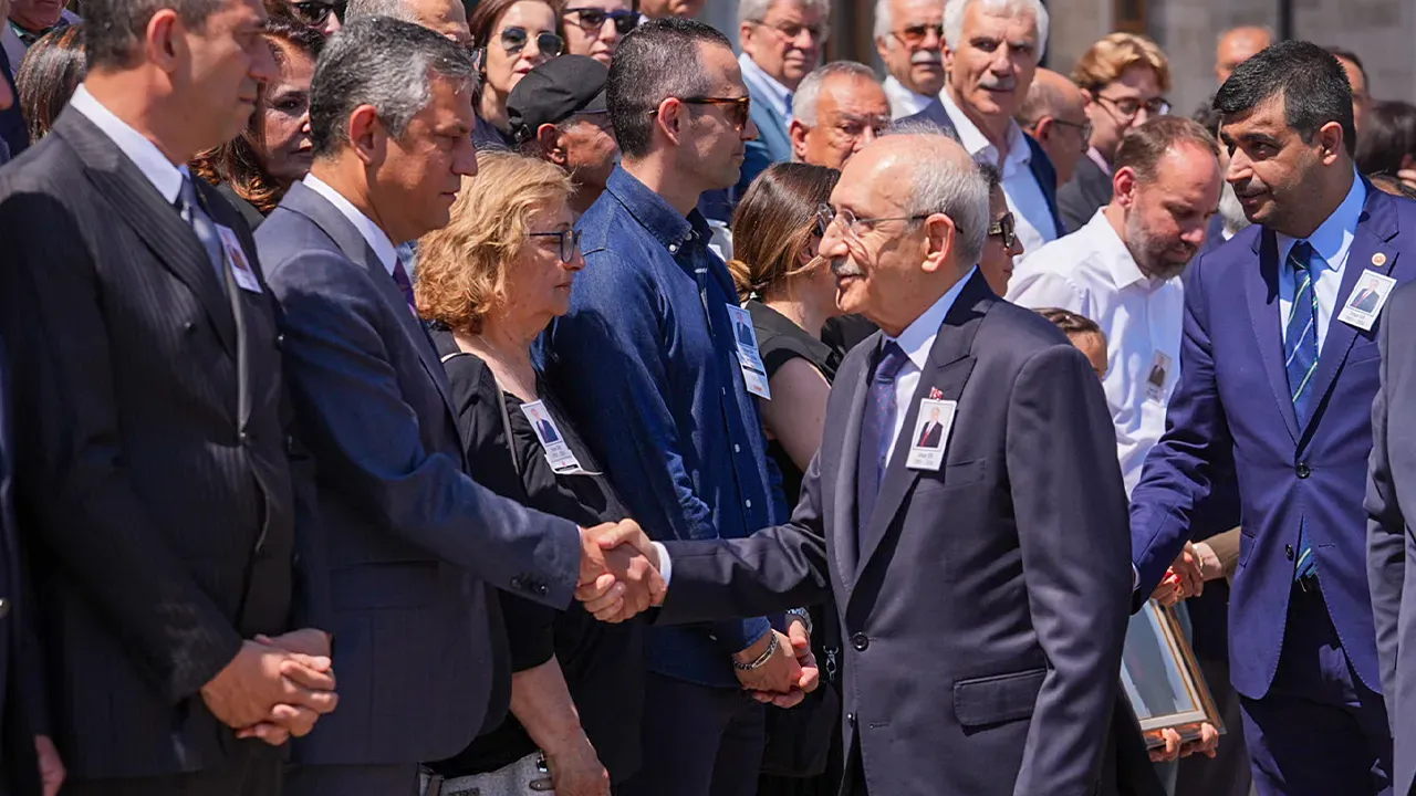 Mutlak Butlan Sonrasi Ilk Temas Kemal Kilicdaroglu Ve Ozgur Ozel Tokalasti 1799272 202606251117 20260625111720 1