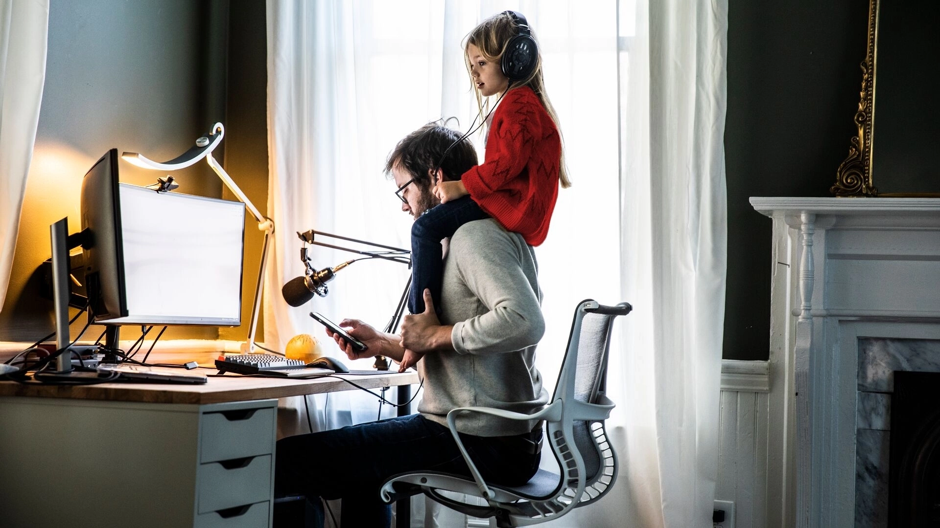 Ratio 16 9 Vf Togetherwecan Workingfromhome Father Daughter Home Rgb