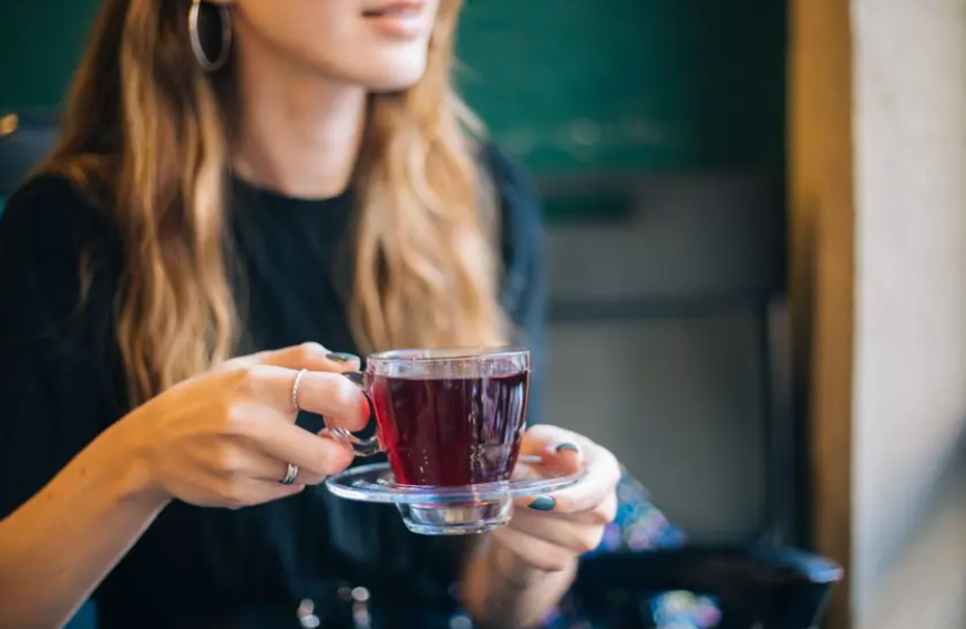 Su Yerine Çay Içmek