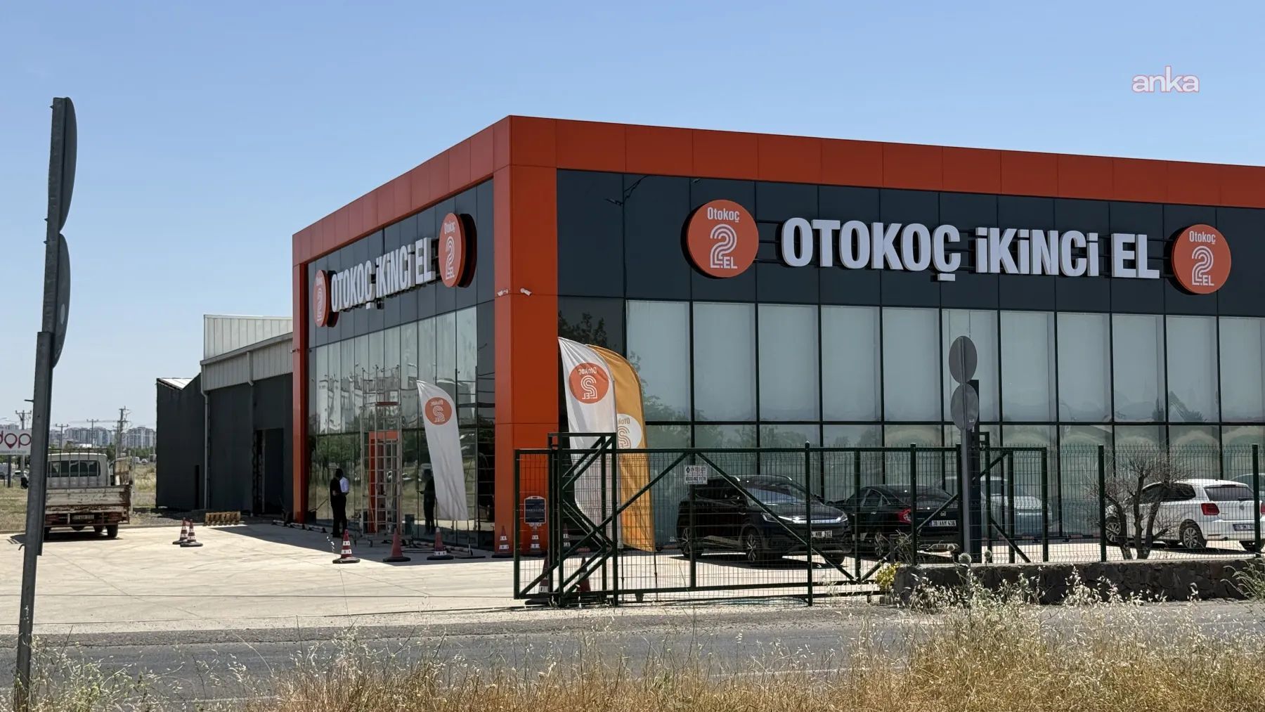 Diyarbakır'da ikinci saldırı: Koç Holding bünyesindeki Otokoç bayisine silahlı saldırı