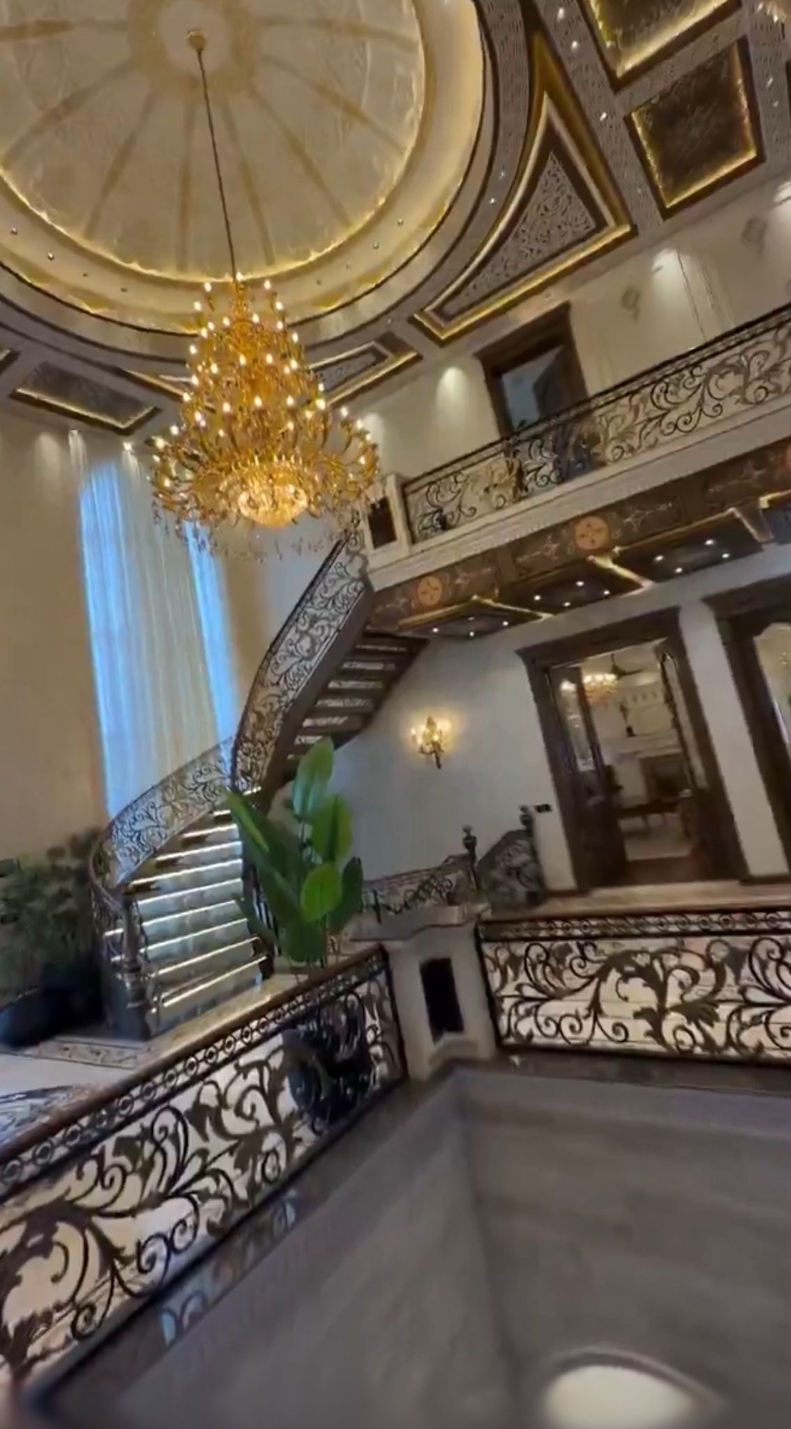 Mardin’de bir ağanın köye inşa ettirdiği ev gündem oldu!