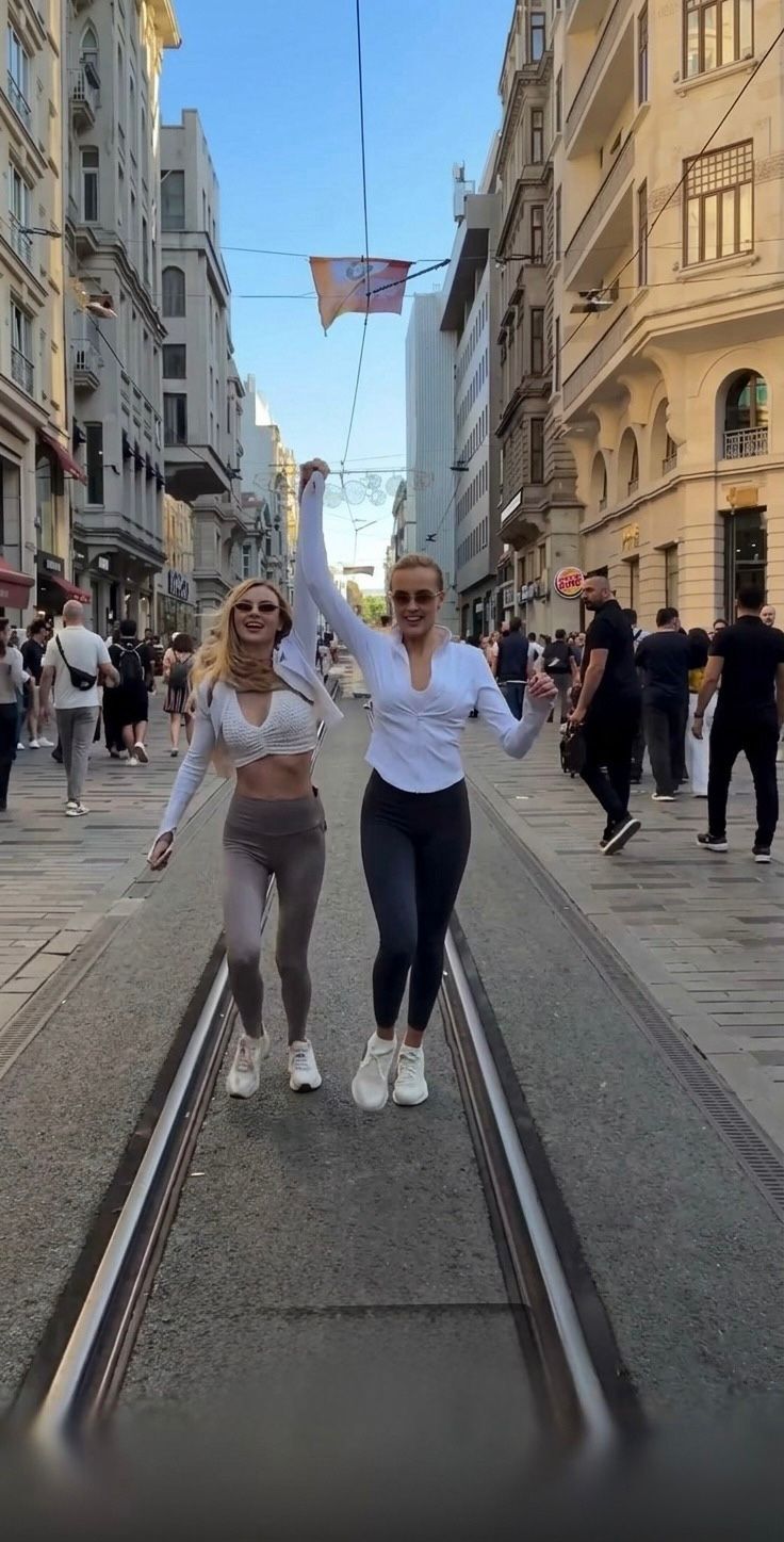 İstiklal Caddesi'nde Rus turistlerden gündem olan görüntü!