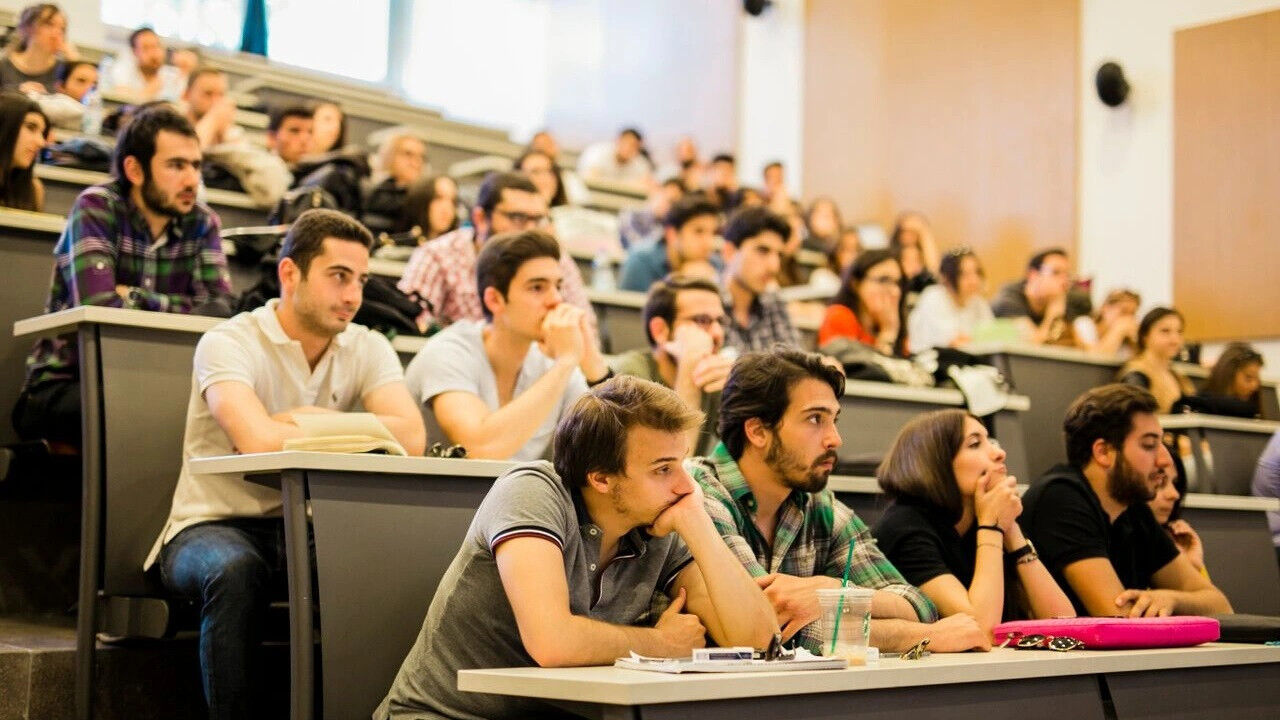 12Eee3C6 Universite Ogrencisi Olmak Cep Yakiyor Aileler Dertli Vwaz