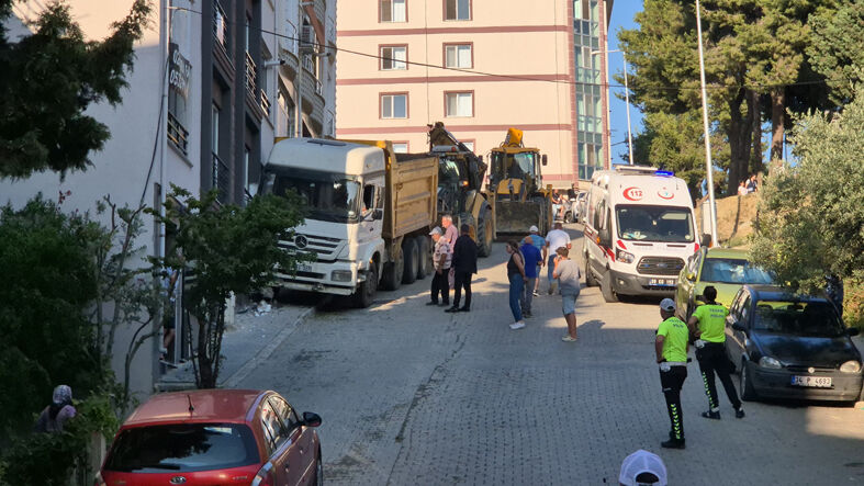 A W749558 02