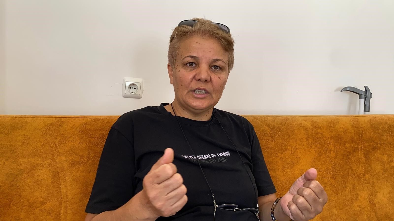 80 yaşındaki babasının saldırıya uğradığı anları anlattı: ‘Yerdeyken bile saldırdı’