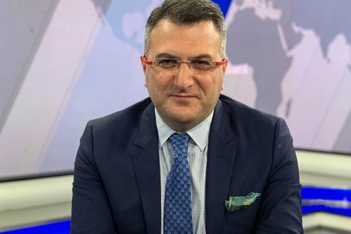 Cem Küçük-6