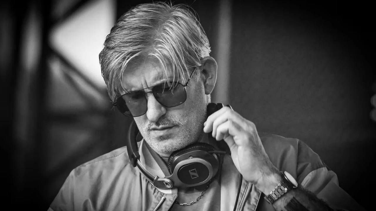 Dj Kavinsky Pariste Olu Bulundu Apju Cover