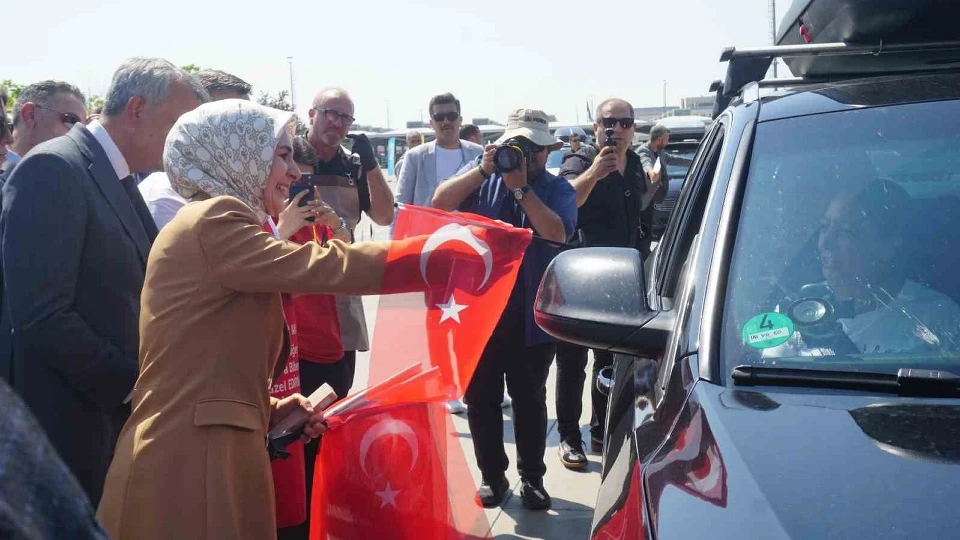 Eb7E0F69 Sila Hasretine Memleket Sicakligi Bakan Goktas Gurbetcileri Kapikulede Bagrina Basti