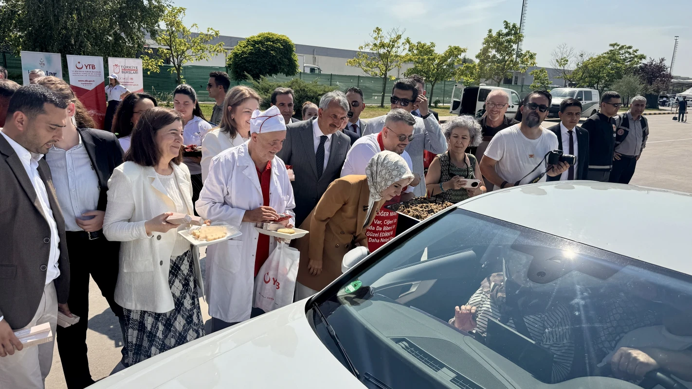 Ec9Eb1F4 Sila Hasretine Memleket Sicakligi Bakan Goktas Gurbetcileri Kapikulede Bagrina Basti