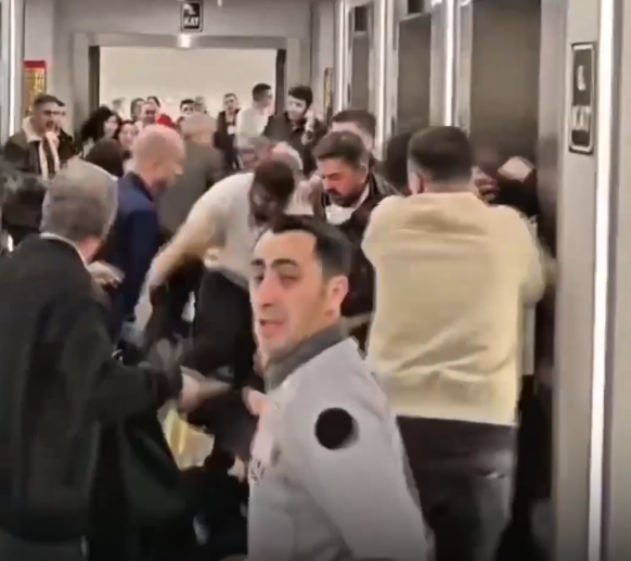 Boşanma davası sonrası adliyede kavga! Taraflar birbirine girdi