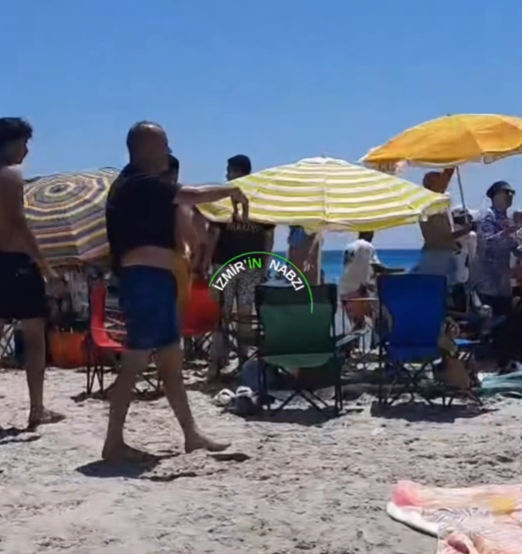 Çeşme Altınkum Plajı'nda şemsiye kavgası! İşletme çalışanları ile vatandaşlar karşı karşıya geldi