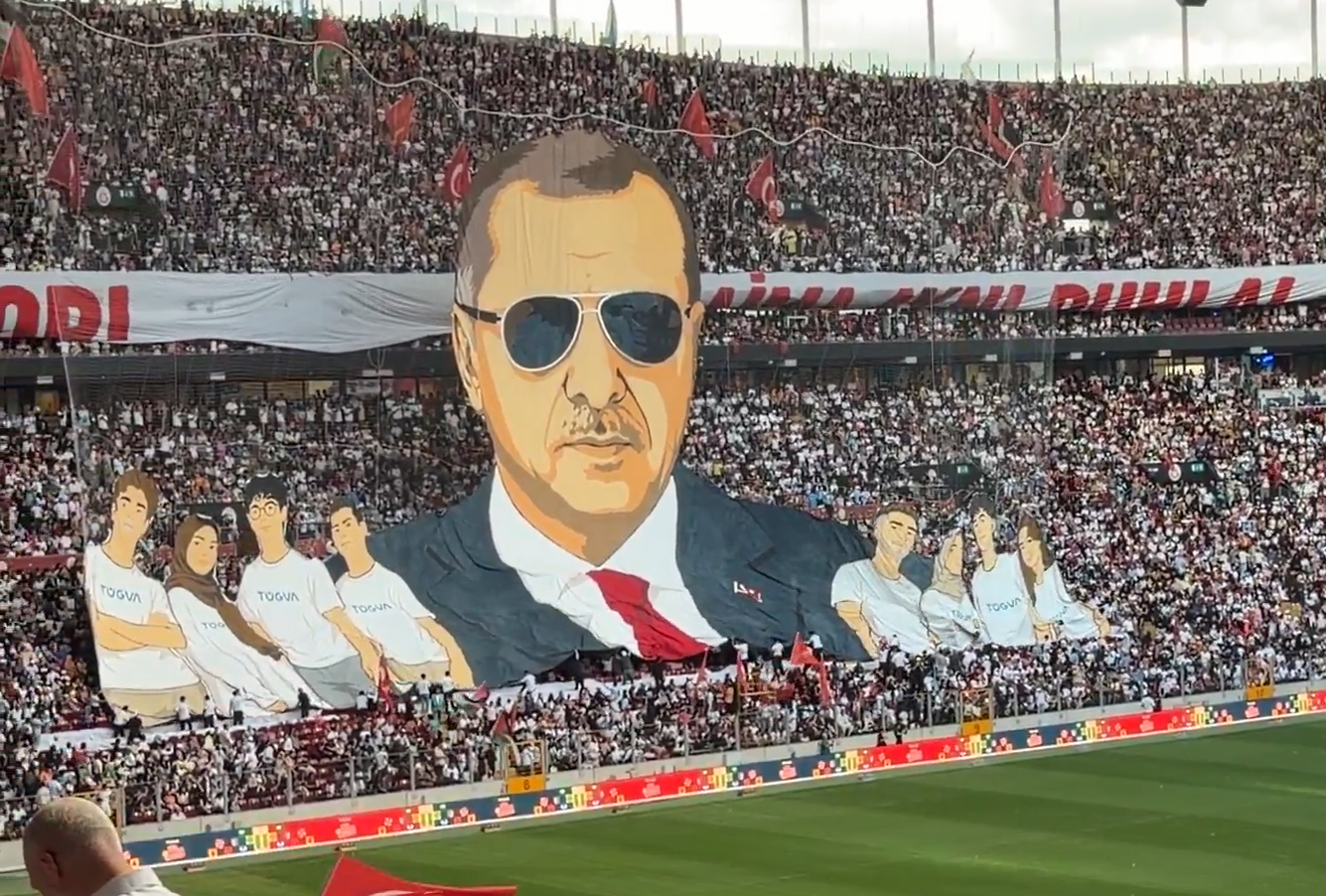 TÜGVA'nın RAMS Park koreografisi gündem oldu: Erdoğan ve Osmanlı padişahları aynı koreografide yer aldı