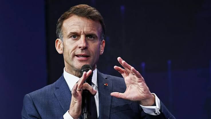 Macron1