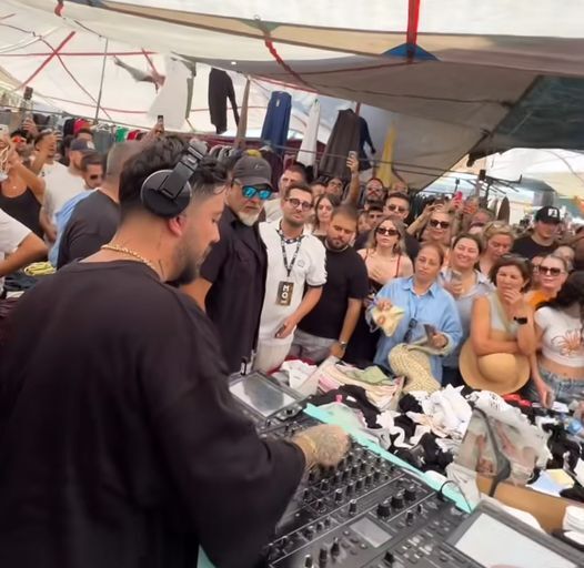 Mahmut Orhan'dan sürpriz performans: İç çamaşırı tezgâhını DJ kabinine çevirdi!
