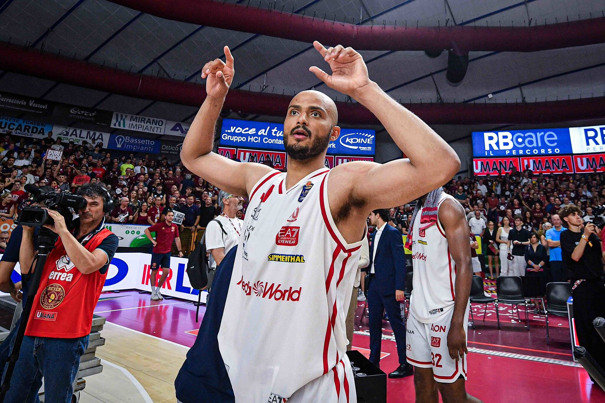 Shavon Shields Transfer