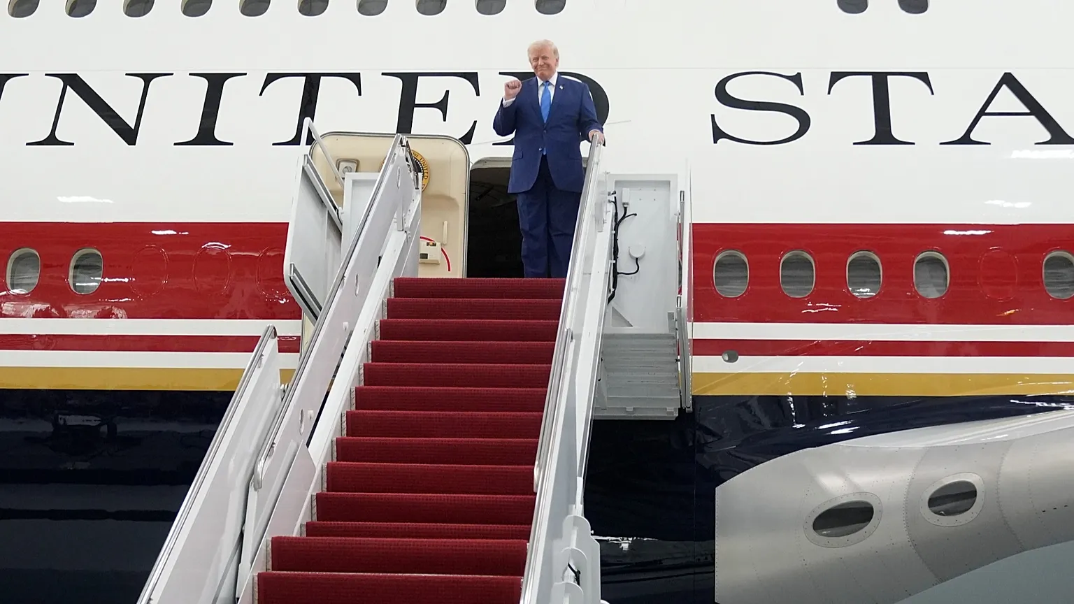 Trump Ucak-1