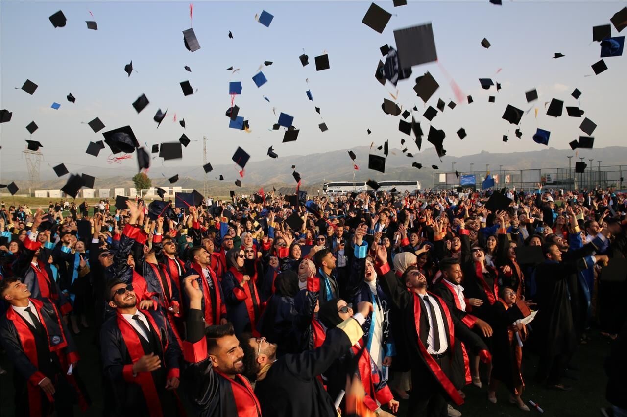 Universitemiz 2023 2024 Yili Mezuniyet Toreni Coskulu Bir Sekilde Kutlandi 96C1Bc09 F76D 48Bc 8475 9F9D52Df47F4