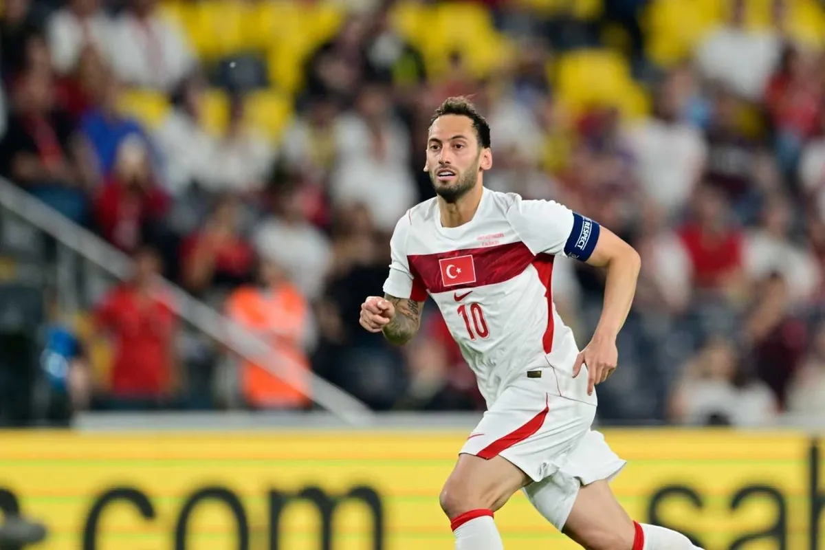 0X0 Fenerbahceden Hakan Calhanoglu Hamlesi Gozler O Tarihte 1786950127530