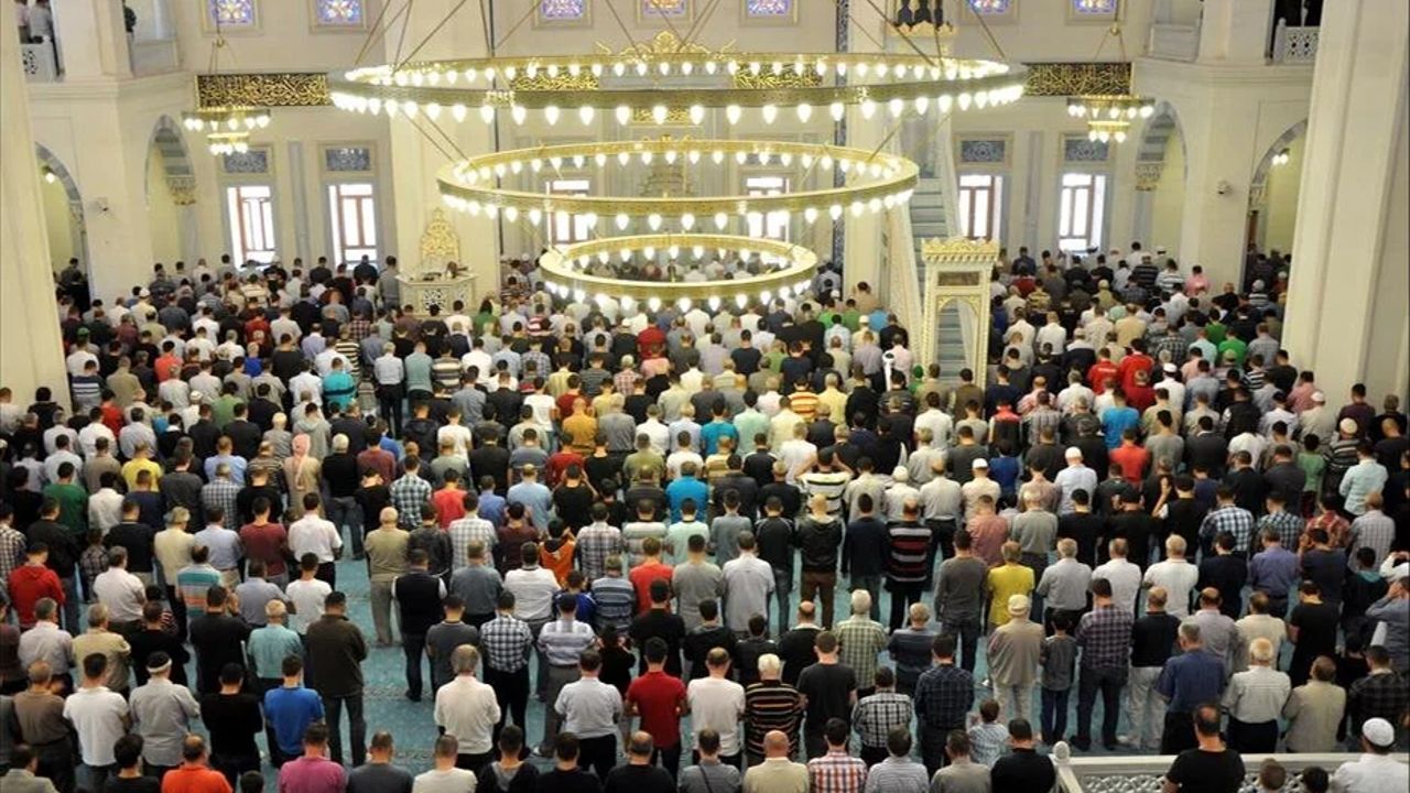 2 Gun Kaldi Iste Il Il Bayram Namazi Saatleri 17125648537956