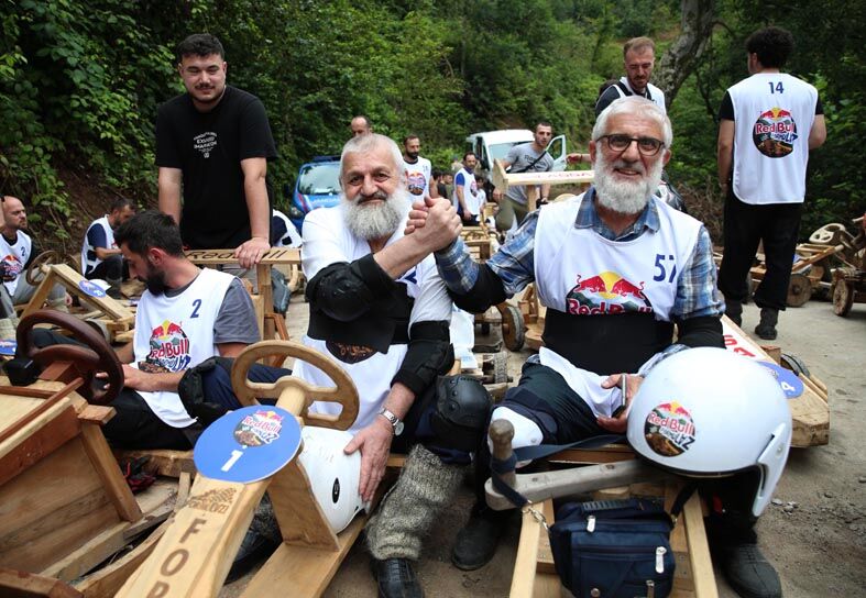 "Formulaz" tahta araba yarışları nefes kesti