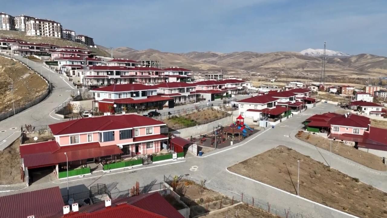 Ahiska Turku Aileler Icin Yapilan Evler Bitlis 2484287